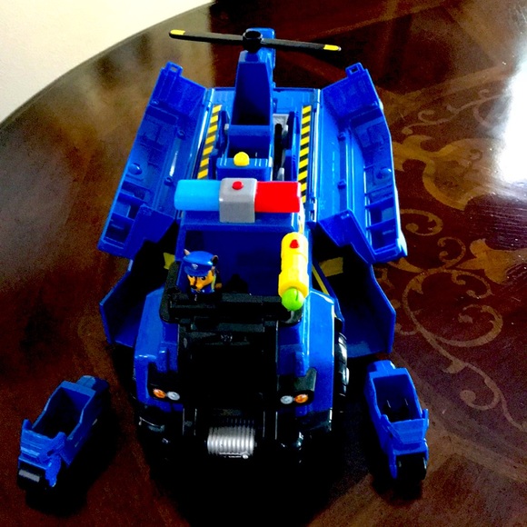 Paw Patrol Toys Paw Patrol Chases 5 In Ultimate Cruiser With Lights